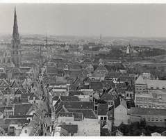 foto richting schouwburg en molen